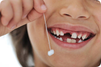 Удаление молочного зуба у ребенка